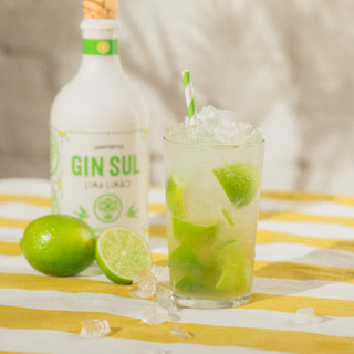 Frischer Gin Caipirinha mit Gin Sul